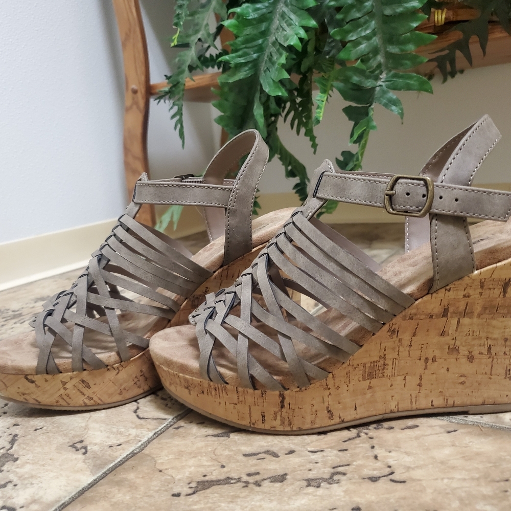 Hadley Strappy Wedge
